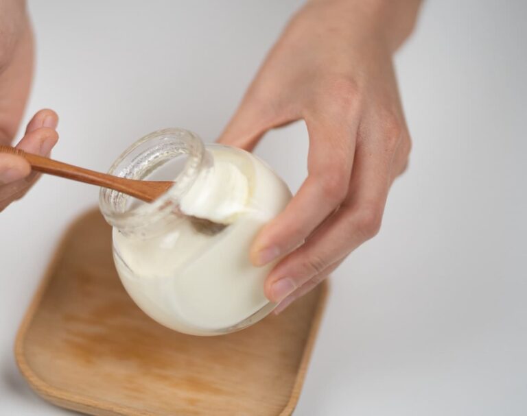 Yaourt au lait de coco : recette onctueuse et rafraîchissante