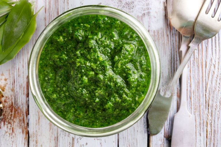 Recette de pesto à l'ail des ours maison (et variantes)