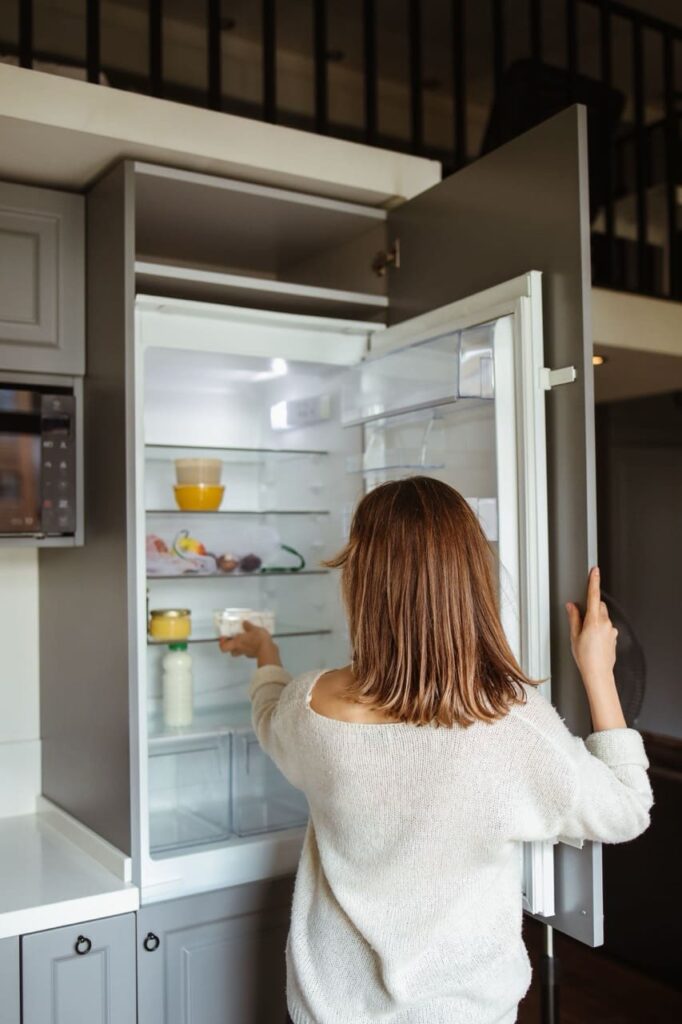 rangement des aliments dans un frigo
