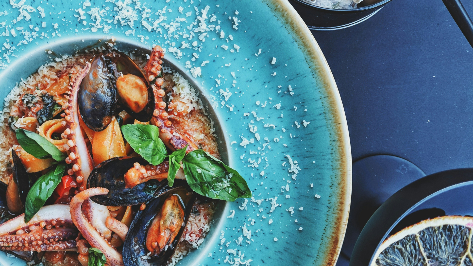 assiette avec des produits de la mer